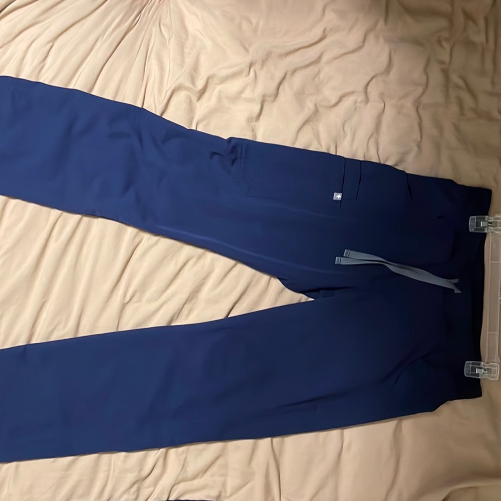 FIGS scrub pants. Cargo style, size small.